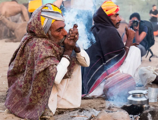 Pushkar Rajastán India Oct 2017 Hombre Indio Rajastán Fumando Recinto — Foto de Stock