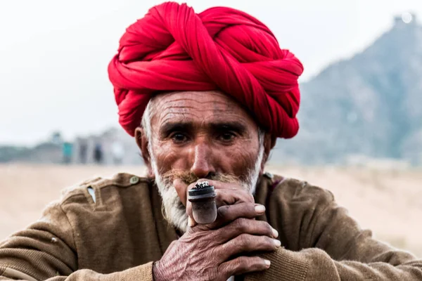 Pushkar Rajasthan India Oct 2017 Rajasthani Viejo Con Cigarro Turbante — Foto de Stock