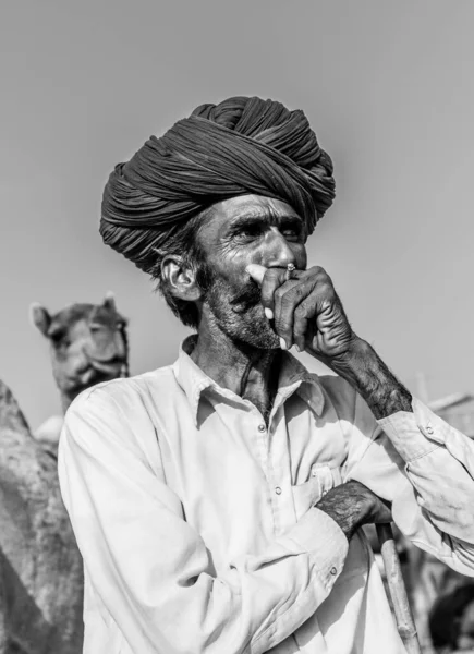 Pushkar Rajasthan Indien Okt 2017 Indischer Mann Aus Rajasthan Raucht — Stockfoto