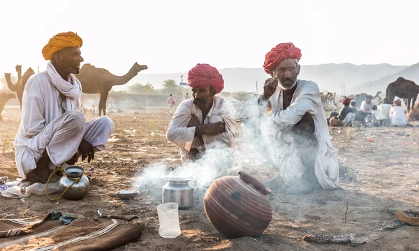 Pushkar Rajasthan India November 2019 Rajasthan People Smoking Chilam Group — Stockfoto