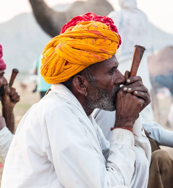 Pushkar Rajastán India Noviembre 2019 Hombres Indios Rajastán Fumando Recinto — Foto de Stock