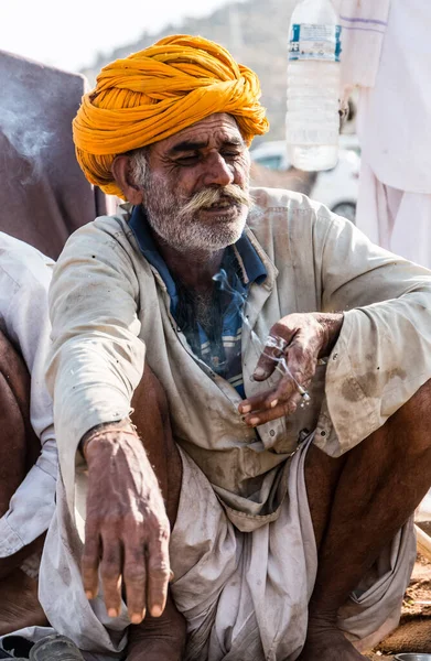 Pushkar Rajasthan Indie Listopad 2019 Indianie Radżastanu Palący Targach Wielbłądów — Zdjęcie stockowe