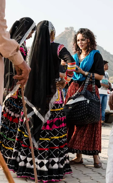 Пушкар Раджастхан Индия 2017 Дамы Раджастхани Традиционной Одежде — стоковое фото
