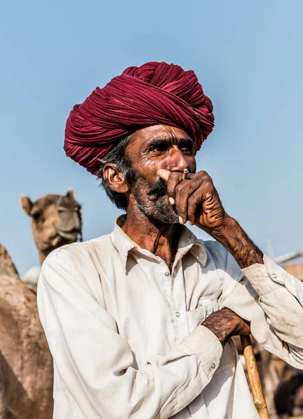 Pushkar Rajasthan Indien Okt 2017 Indisk Man Från Rajasthan Röker — Stockfoto