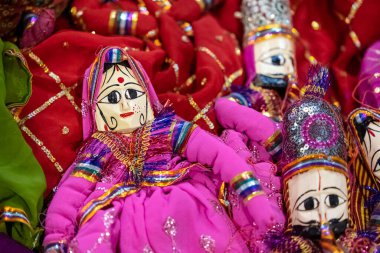 Kukla Şov, Rajasthani renkli el yapımı kuklalar sergileniyor.