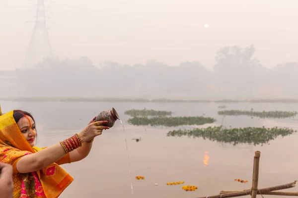 Ghaziabad Uttar Pradesh India Noviembre 2021 Chhas Puja Devotos Hindúes —  Fotos de Stock