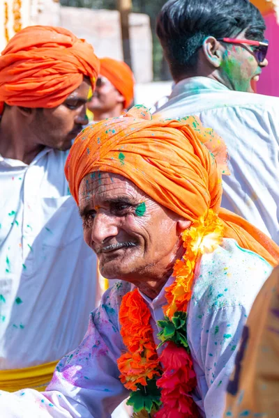 인도의 우타르프라데시주 2022 다채롭고 색상의 불가리 축제를 즐기고 확인되지 사람들 — 스톡 사진