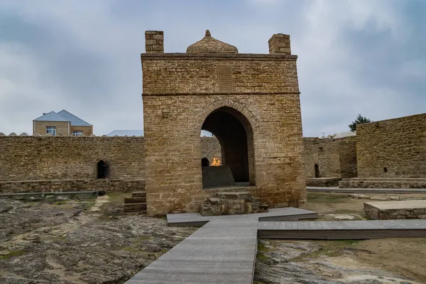 Azerbaycan 'daki ateş tapınağı. Surakhany. Ateshgak. 