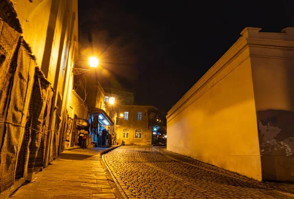 Calle Por Noche Ciudad Vieja Bakú Iluminada Por Faroles Ciudad Fotos De Stock