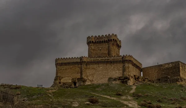 Mardakan. Dört köşeli kilit. Bakü yakınlarındaki eski kale. Azerbaycan.