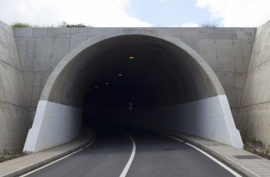 entrada en el túnel