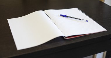 Kalemini ve defterini - evrak