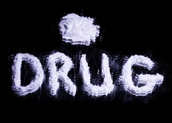 Palavra Droga e uma pilha de droga branca — Fotografia de Stock