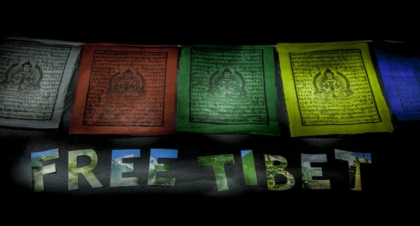 Banderas de oración con letras tibetanas libres — Foto de Stock