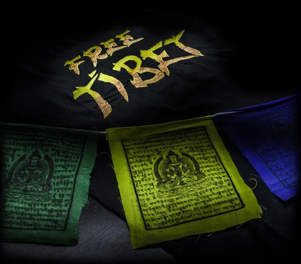 Prayer flags with Free Tibet t-shirt — Stock Photo, Image