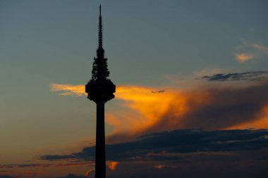 atardecer en antena de ciudad
