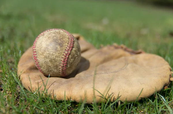 Old Baseball and Glove — Stock Photo, Image