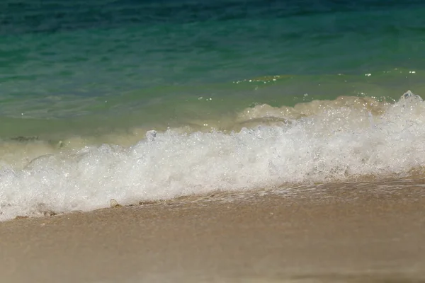 Vague Mer Déferlant Sur Plage Sable Fond Été — Photo