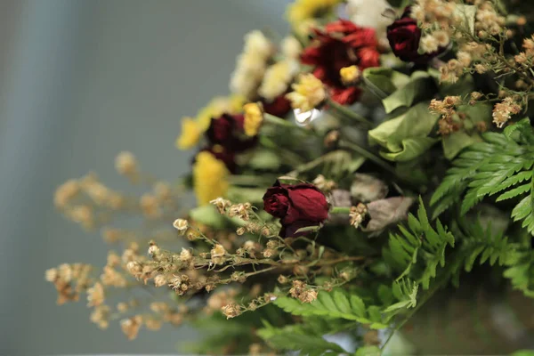 Close Dried Withered Bouquet Roses Other Flowers — Stock Photo, Image