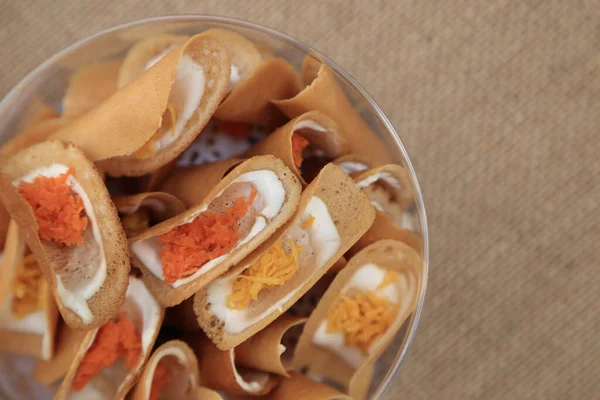 Thai Knuspriger Pfannkuchen Mit Zwei Geschmacksrichtungen Gelb Wie Süß Und — Stockfoto