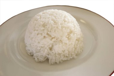 Tay jasmine pişmiş pirinç beyaz plaka üzerinde.