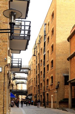 LONDON, İngiltere - 01 Ekim 2018: Shad Thames bölgesinde yaşamak için klasik bina, Londra: Birleşik Krallık.