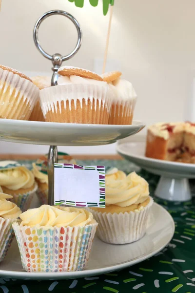 Tasty Cupcakes Stand Party Blank Label — Stock Photo, Image