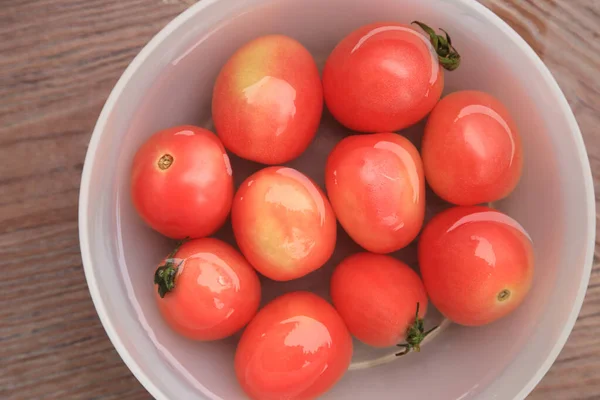 Tomates Vermelhos Água Frutas Frescas Vista Superior Fundo — Fotografia de Stock