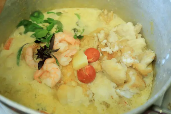 Curry Amarelo Com Peixe Frito Camarão Cozinhar Panela — Fotografia de Stock