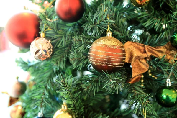 Mutlu Noeller Yeni Yıl Kutlama Dekorasyonu Noel Ağacı Süsünü Kapat — Stok fotoğraf