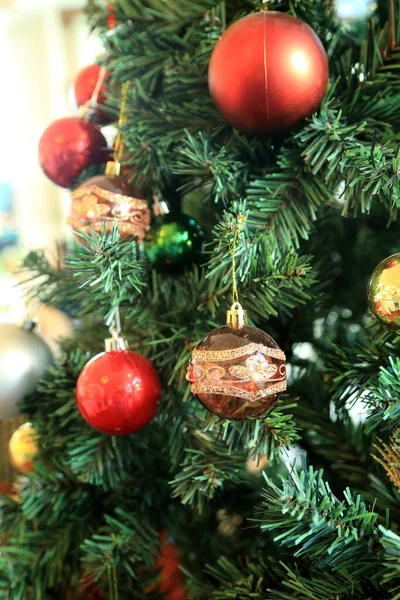 Mutlu Noeller Yeni Yıl Kutlama Dekorasyonu Noel Ağacı Süsünü Kapat — Stok fotoğraf