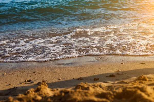 Ola suave del mar en la playa de arena en verano — Foto de Stock