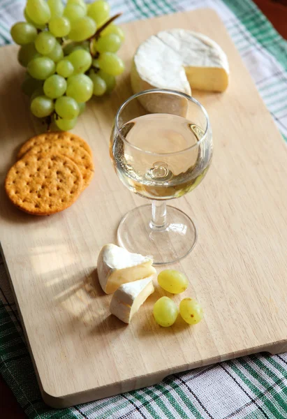 Queijo e vinho — Fotografia de Stock