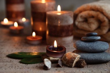 taşlar ve aromaterapi mum