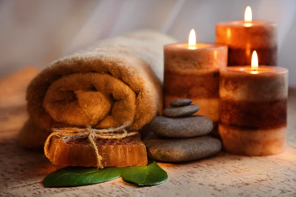 taşlar ve aromaterapi mum