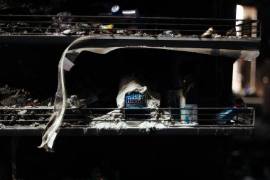 Irpin, Kyiv Oblastı, Ukrayna - 25.05.2022: Rus işgalinden sonra Ukrayna şehirleri. Kyiv 'in kuzeybatısındaki Irpin şehrindeki sivil süpermarketi yok etti..