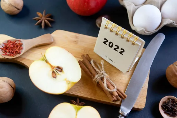 Kalendarz Rok 2022 Składniki Nowy Rok Świąteczne Ciasto Jabłka Jajka — Zdjęcie stockowe