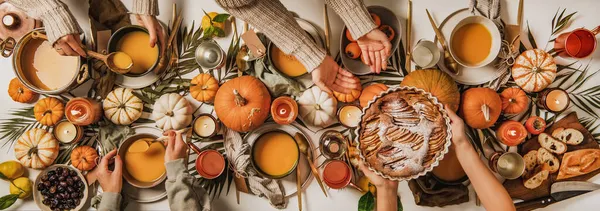 Tavolo Autunnale Apparecchiato Celebrazione Del Giorno Del Ringraziamento Cena Raccolta — Foto Stock