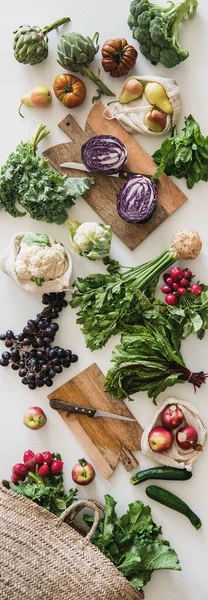 Automne Végétarien Fond Cuisson Plat Couche Table Blanche Avec Légumes — Photo