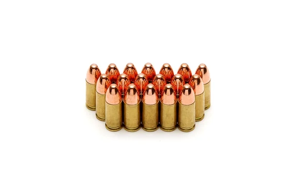 9mm Munition auf weißem Hintergrund — Stockfoto