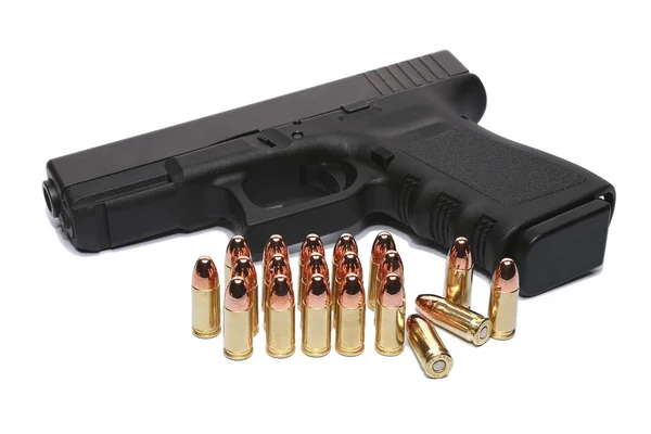 Pistola con caricatore e munizioni — Foto Stock