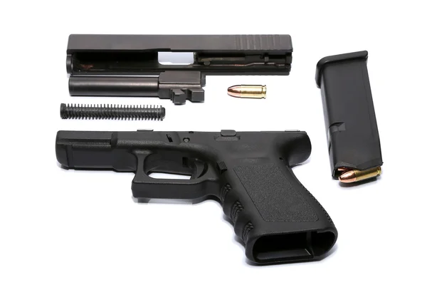 Pistola desmontada con cargador y munición —  Fotos de Stock