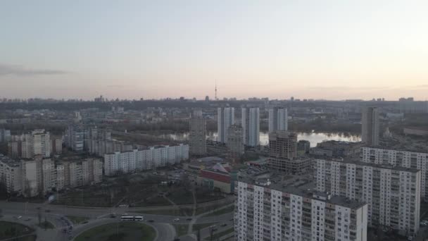 Kyiv, Ukraine 10.31.2021: Pandangan udara dari drone ke Obolon — Stok Video