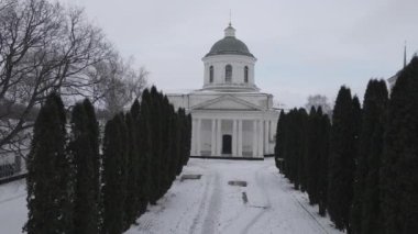 Kışın Chernihiv 'deki Nizhyn şehrine insansız hava aracı görüntüsü