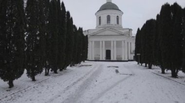Kışın Chernihiv 'deki Nizhyn şehrine insansız hava aracı görüntüsü