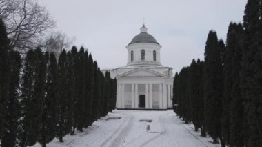 Kışın Chernihiv 'deki Nizhyn şehrine insansız hava aracı görüntüsü