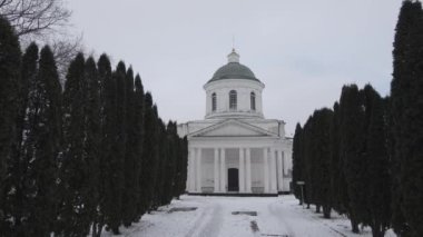 Kışın Chernihiv 'deki Nizhyn şehrine insansız hava aracı görüntüsü
