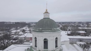 Kışın Chernihiv 'deki Nizhyn şehrine insansız hava aracı görüntüsü