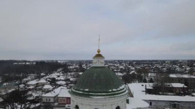 Kışın Chernihiv 'deki Nizhyn şehrine insansız hava aracı görüntüsü