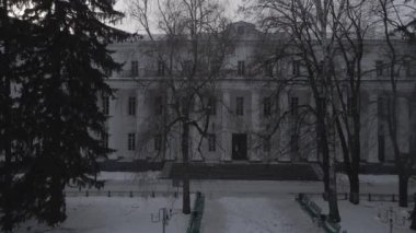 Kışın Chernihiv 'deki Nizhyn şehrine insansız hava aracı görüntüsü